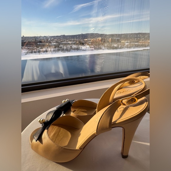 Chanel Beige and Black Heels with Bow Accent - Picture 3 of 6